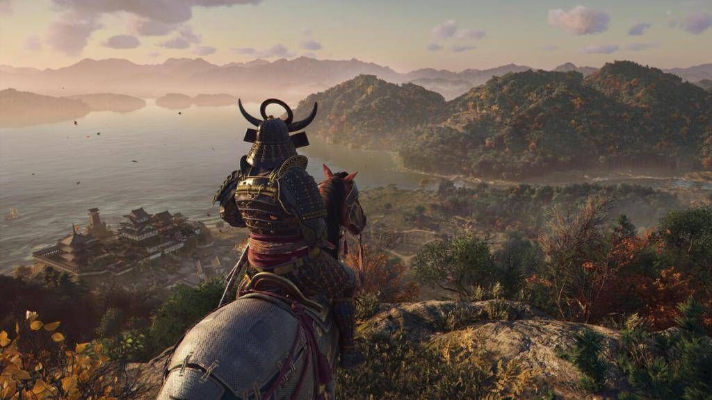 Yasuke vê uma vista da costa em sua montaria, imagem do Ubisoft Press Center